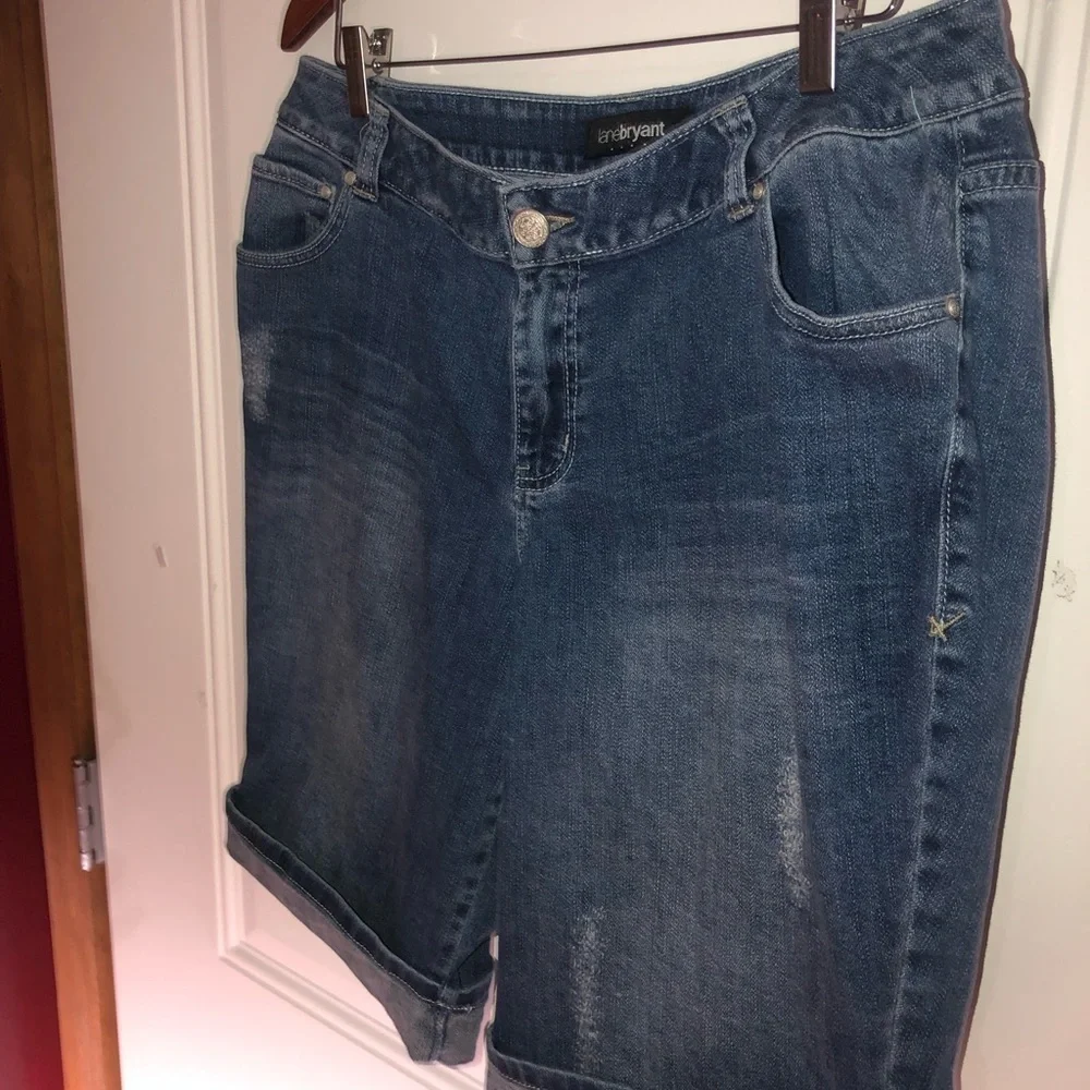 Lane Bryant distressed jean shorts size 16